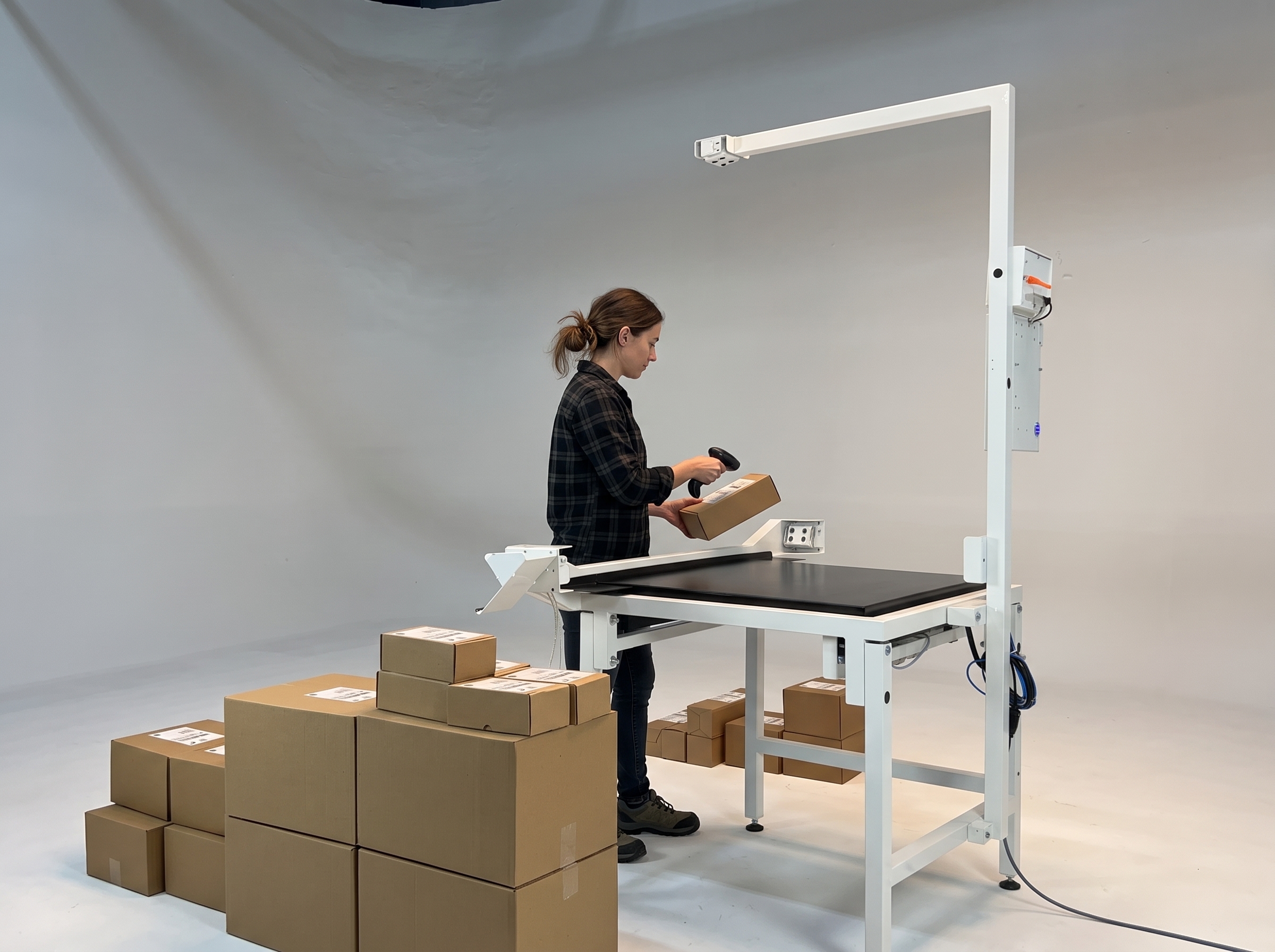Operadora usando a BoxCubo Estática V2 na expedição